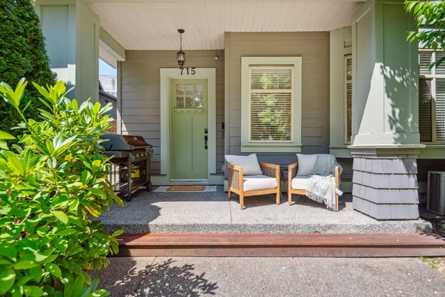715 E 10th Avenue - Mount Pleasant VE Half Duplex for Sale, 3 Bedrooms (R3013472)
