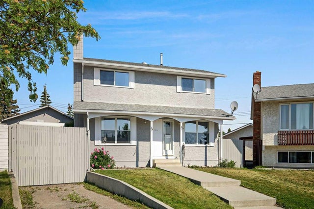 352 Penworth Way SE - Penbrooke Meadows Detached for Sale, 4 Bedrooms (A2229569)