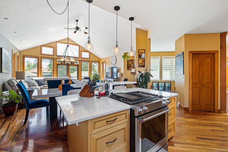 10088 Island View Close - Du Chemainus Single Family Residence for Sale, 3 Bedrooms (1009098)