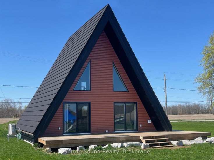 18 Queen Street W - St. Williams Detached for Sale, 1 Bedroom (X12118811)