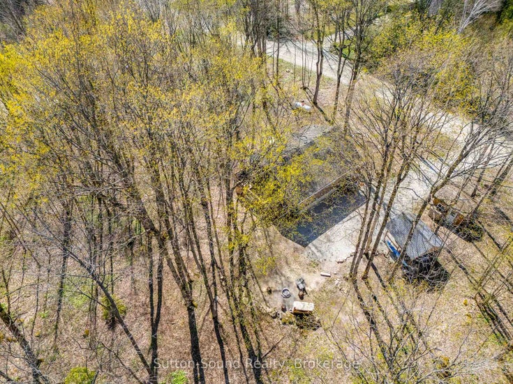 203 Francis Drive - Georgian Bluffs Detached for Sale, 1 Bedroom (X12149881)