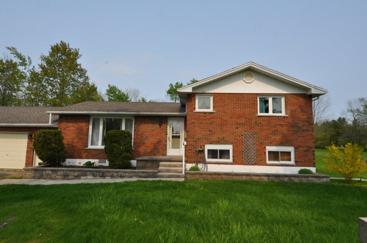 132 Centre Street, Georgian Bluffs, ON. N0H 2T0 - Georgian Bluffs Single Family, 3 Bedrooms (240571)