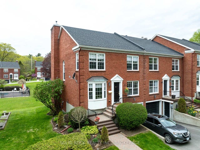 4 Country Club Place - 810 - Brockville Condo Townhouse for Sale, 3 Bedrooms (X12010157)