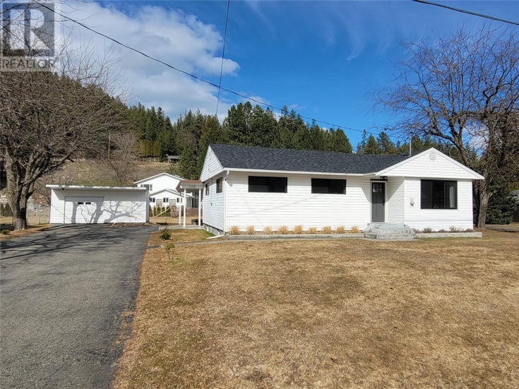 6295 COLLEGE Road - Grand Forks House for Sale, 3 Bedrooms (10339215)