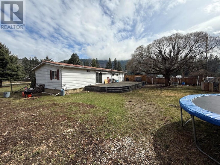 4935 Riverside Avenue - Grand Forks Manufactured Home for Sale, 3 Bedrooms (10341000)