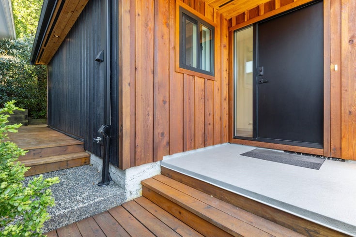 1964 Cliffwood Road - Deep Cove Single Family Residence for Sale, 2 Bedrooms (R2998517)