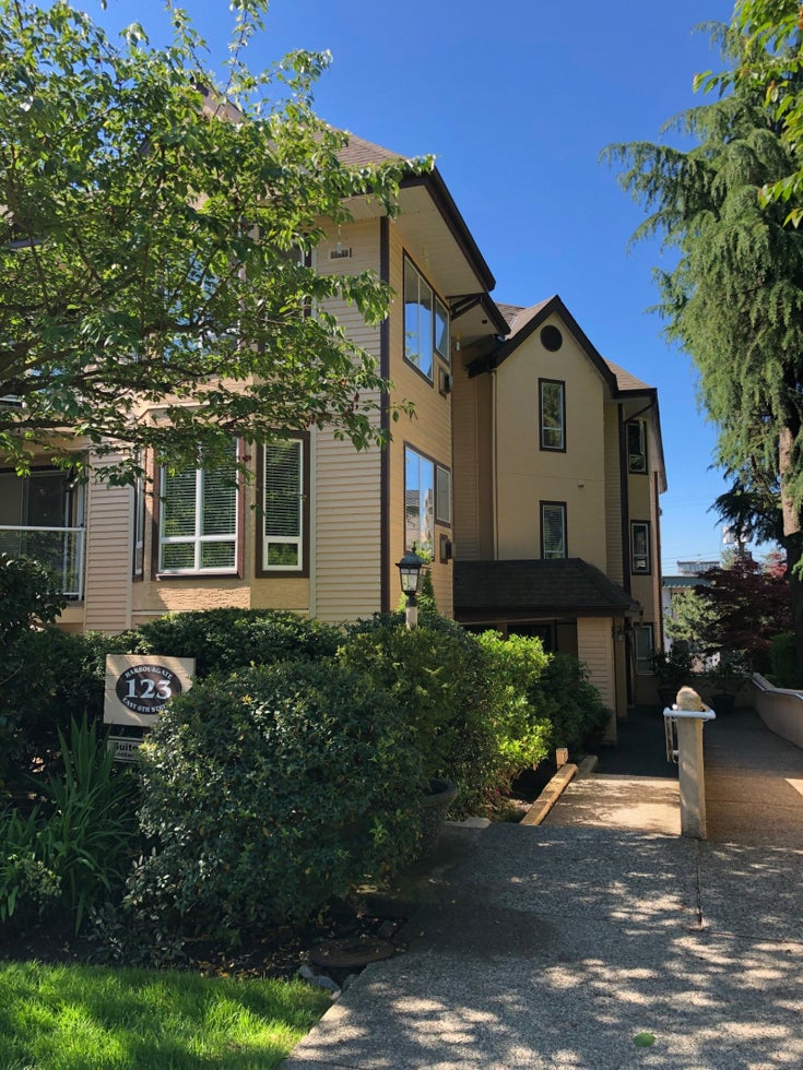 203, 123 EAST 6TH STREET - Lower Lonsdale Apartment/Condo for sale, 2 Bedrooms (R2359141)