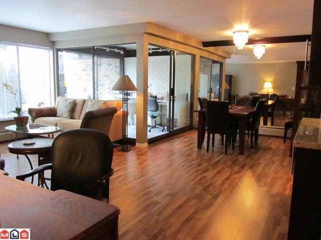 207 1437 Foster Street - White Rock Apartment/Condo, 2 Bedrooms (F1106639)