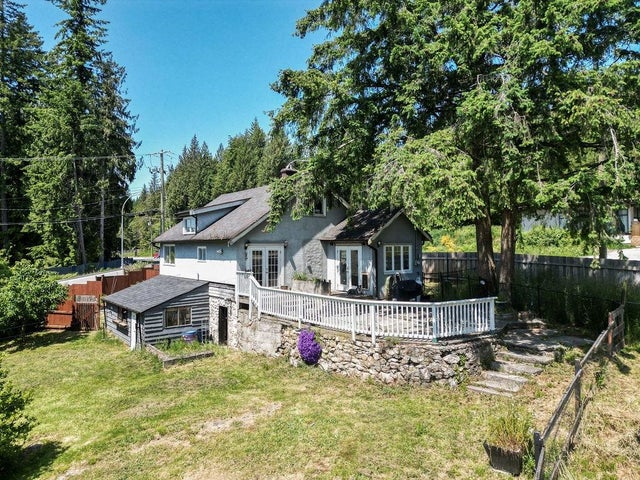 1010 Joe Road - Roberts Creek Single Family Residence for Sale, 4 Bedrooms (R3014530)