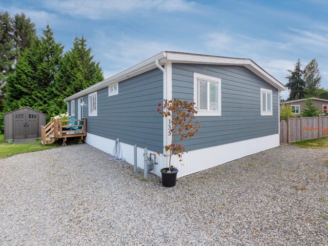 135 - 1413 Sunshine Coast Highway - Gibsons & Area Manufactured Home for Sale, 3 Bedrooms (R3034858)