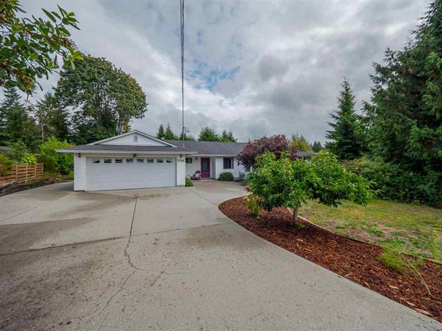 5708 Surf Circle  - Sechelt District House/Single Family for sale, 4 Bedrooms (R2406047)