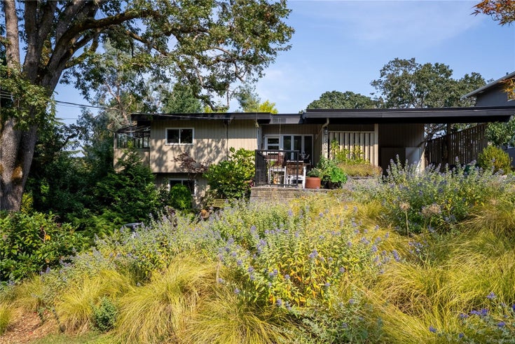 1556 Arrow Rd - SE Mt Doug Single Family Residence for Sale, 5 Bedrooms (1014959)