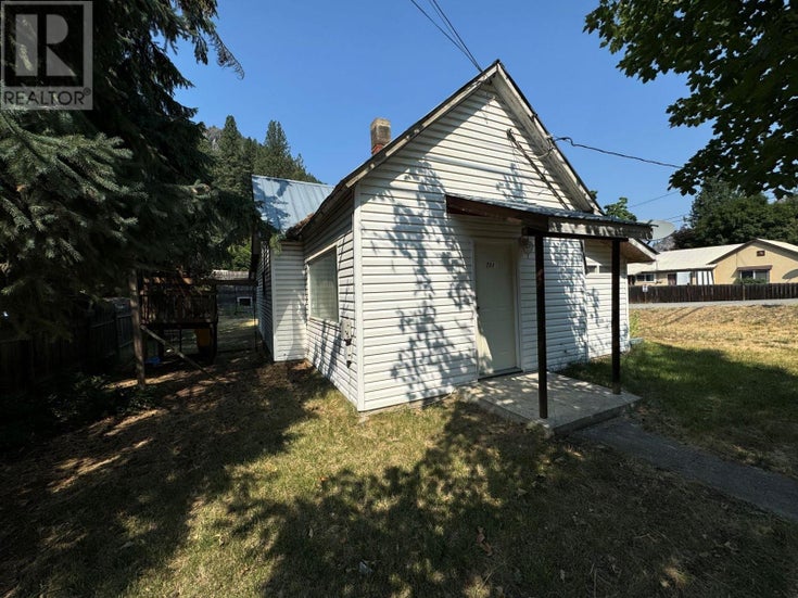 7687 Riverside Drive - Grand Forks House for Sale, 2 Bedrooms (10341524)