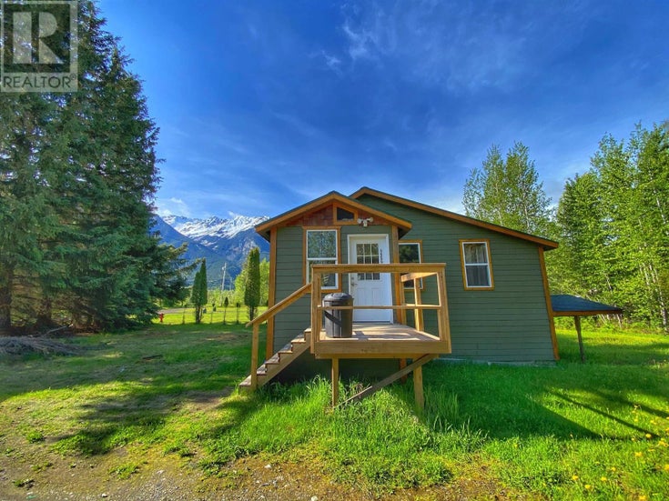 1555 WALKER ROAD - Hazelton House for Sale, 2 Bedrooms (R3004601)