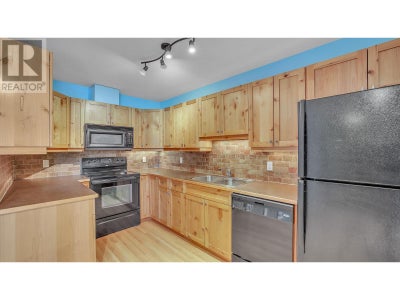 519 13TH Street Unit# 8 - Invermere Apartment for Sale, 2 Bedrooms (10351238)