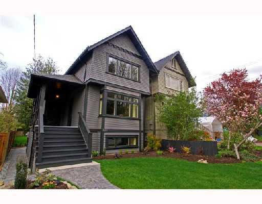 825 Ridgeway Avenue - Central Lonsdale House/Single Family for sale, 2 Bedrooms (V707466)