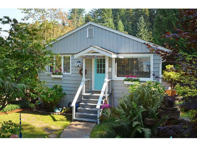 1942 Banbury Road - Deep Cove House/Single Family for sale, 3 Bedrooms (V1085582)