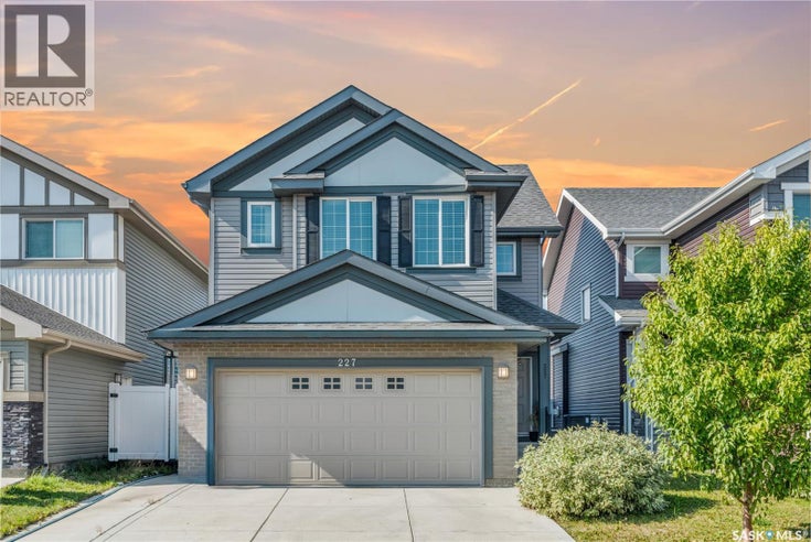 227 Dagnone LANE - Saskatoon House for Sale, 3 Bedrooms (SK018818)