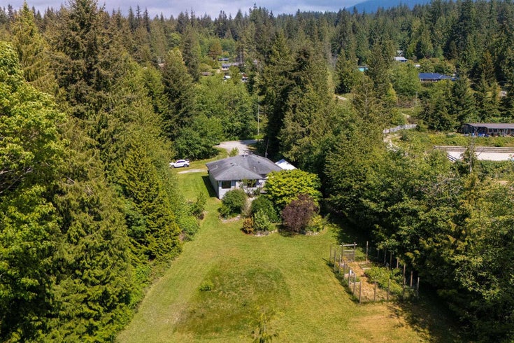 2557 Miles Road - Roberts Creek Single Family Residence for Sale, 3 Bedrooms (R3016846)