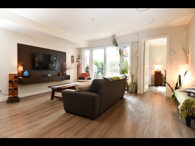 208 1588 E HASTINGS STREET - Hastings Apartment/Condo for sale, 1 Bedroom (R2495592)