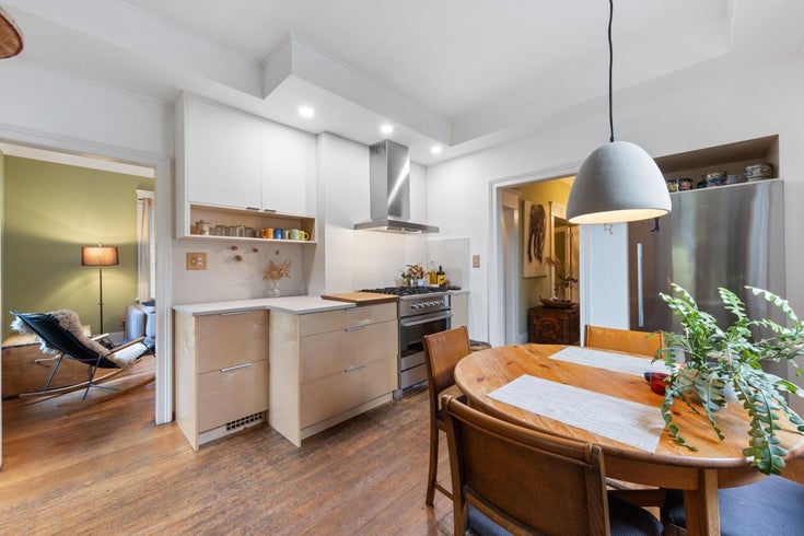 1136 E 10TH AVENUE - Mount Pleasant VE Single Family Residence, 5 Bedrooms (R2831089)