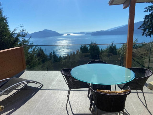 270 Mountain Drive - Lions Bay Single Family Residence for Sale, 7 Bedrooms (R3043344)