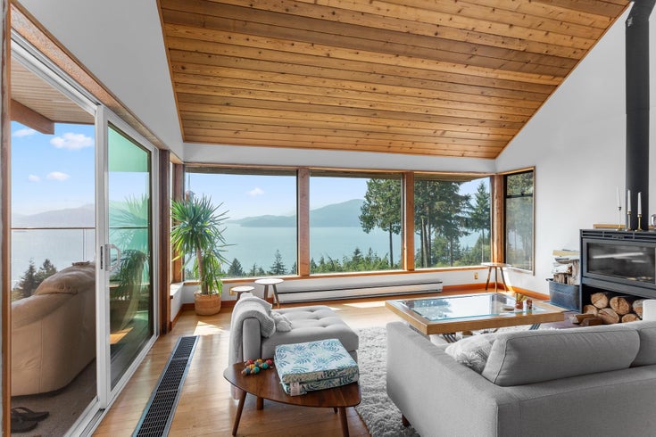 270 Mountain Drive - Lions Bay Single Family Residence for Sale, 7 Bedrooms (R3089098)