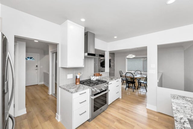 1045 Nicholson St - SE Lake Hill Single Family Residence for Sale, 5 Bedrooms (993788)