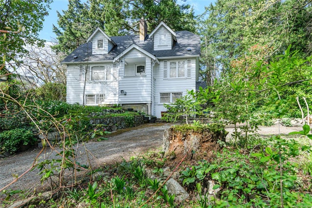 1254 Burnside Rd W - VR Hospital Single Family Residence for Sale, 2 Bedrooms (993835)