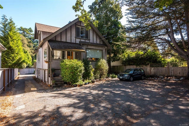 A/B/C - 3439 Cook St - SE Maplewood Triplex for Sale, 6 Bedrooms (993887)