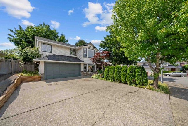 8269 Tanaka Terrace - Mission BC Single Family Residence for Sale, 6 Bedrooms (R3022635)