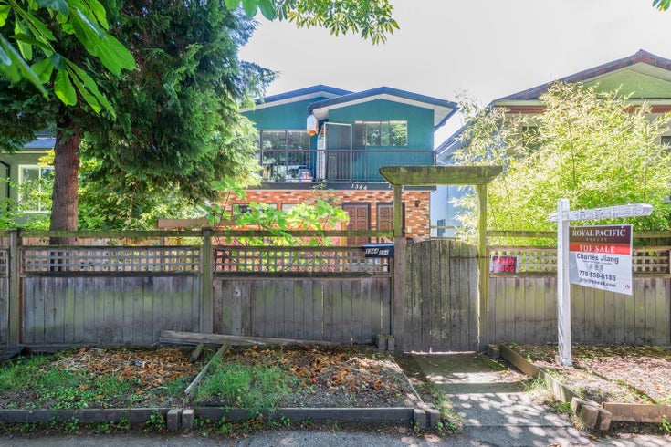 1342 E 10th Avenue - Grandview Woodland Single Family Residence for Sale, 6 Bedrooms (R2964320)