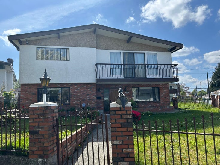 3261 Waneta Place - Renfrew Heights Single Family Residence for Sale, 6 Bedrooms (R2984859)