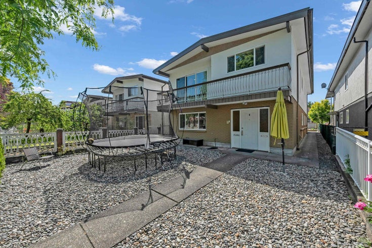 2086 E 40th Avenue - Victoria VE Single Family Residence for Sale, 6 Bedrooms (R3013741)