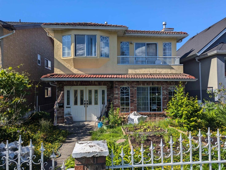 3061 Parker Street - Renfrew VE Single Family Residence for Sale, 6 Bedrooms (R3018023)