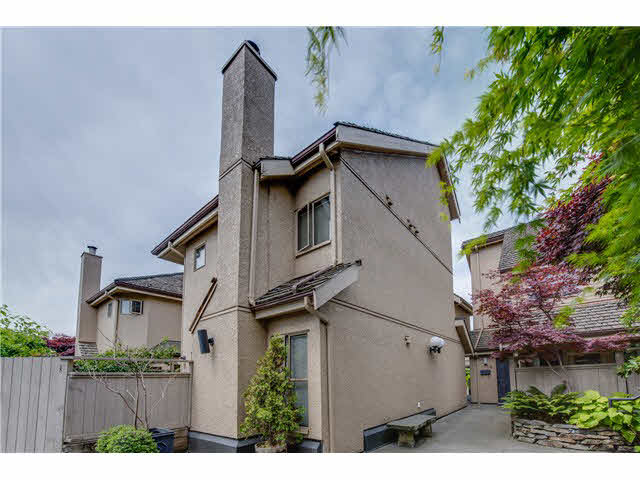 13 230 W 15th Street - Central Lonsdale Townhouse, 3 Bedrooms (V1126039)