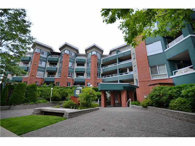 208 128 W 8th Street - Central Lonsdale Apartment/Condo, 2 Bedrooms (V1049257)