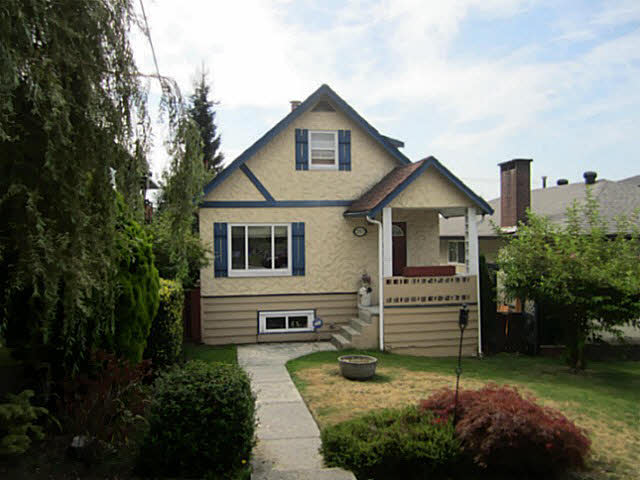 351 W 28th Street - Upper Lonsdale House/Single Family, 3 Bedrooms (V1082162)