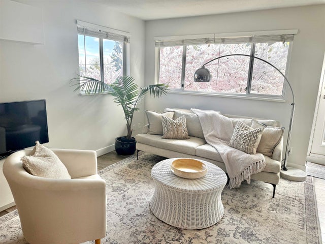 304 - 15991 Thrift Avenue - White Rock Apartment/Condo for Sale, 2 Bedrooms (R2984005)