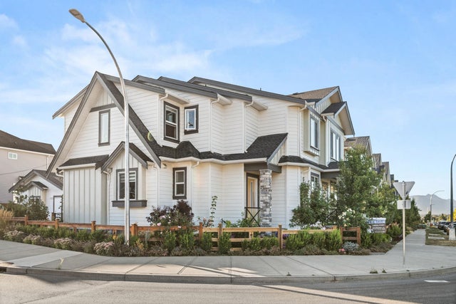 7415 197 Street - Willoughby Heights Half Duplex for Sale, 4 Bedrooms (R3032497)