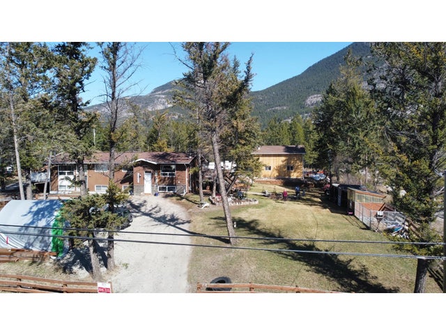 940 SWANSEA ROAD - Invermere Duplex for sale, 3 Bedrooms (2475071)