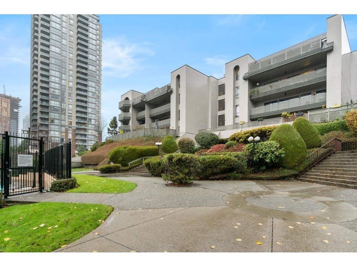 402 4941 Lougheed Highway - Brentwood Park Apartment/Condo, 2 Bedrooms (R2520254)