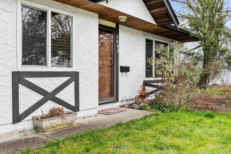 5697 180 Street - Cloverdale BC Single Family Residence, 3 Bedrooms (R2985233)