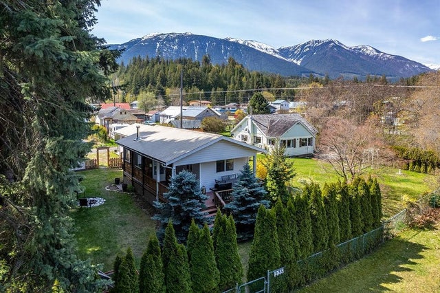 235 B AVENUE - Kaslo House for sale, 2 Bedrooms (2478465)