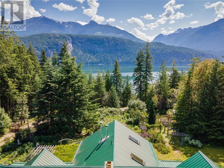 9323 Shutty Bench Road - Kaslo House for Sale, 3 Bedrooms (10334899)