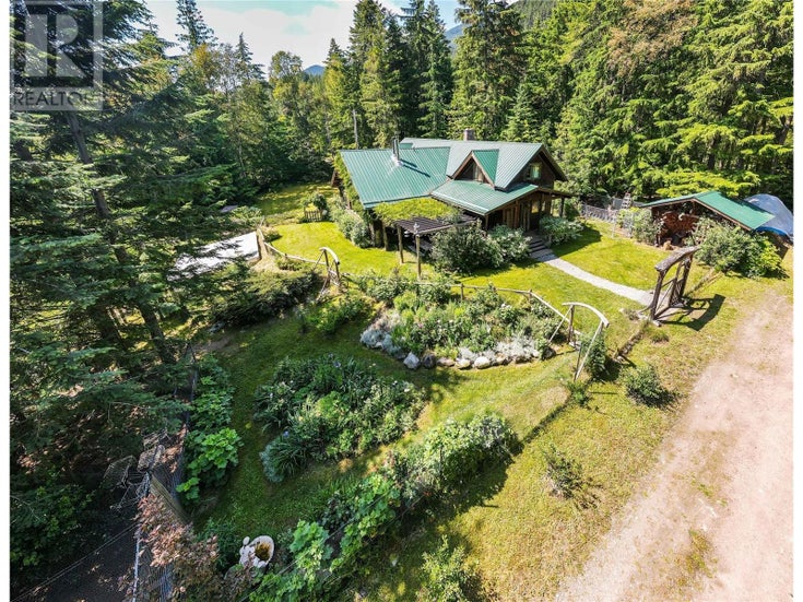 9323 Shutty Bench Road - Kaslo House for Sale, 3 Bedrooms (10334899)