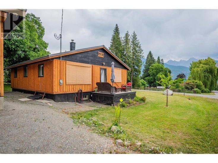 439 View Street - Kaslo House for Sale, 3 Bedrooms (10353228)