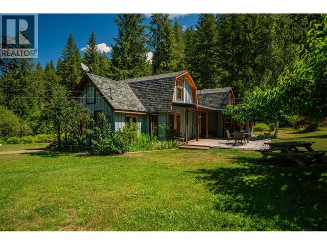 6042 Woodward Road - Winlaw House for Sale, 2 Bedrooms (10358191)