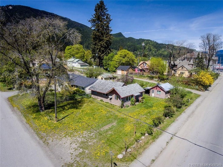 513 4th Street - Kaslo Single Family for sale, 2 Bedrooms (2437349)