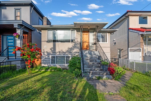5882 Berkeley Street - Killarney VE Single Family Residence for Sale, 5 Bedrooms (R3007126)